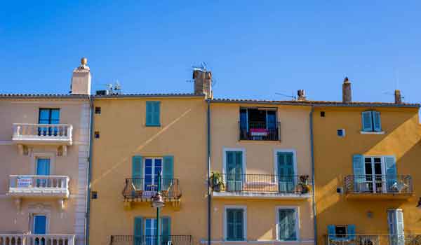 Air conditioning installation